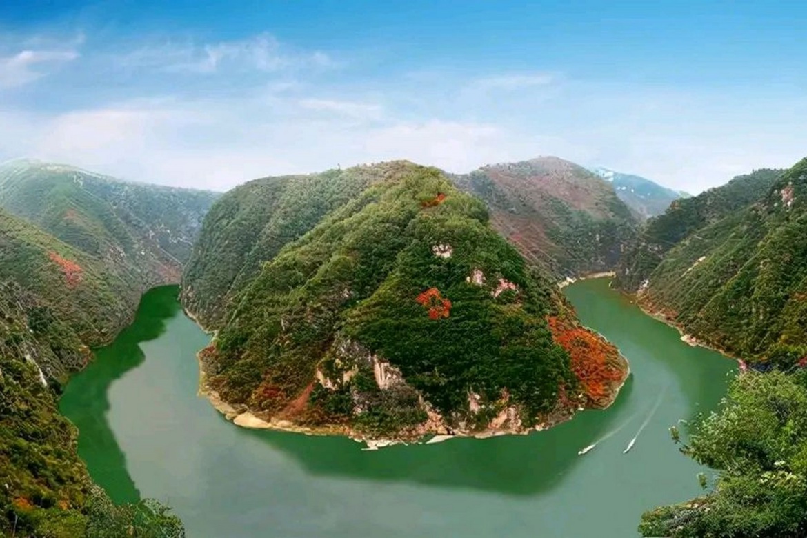 Shuanglong Bay